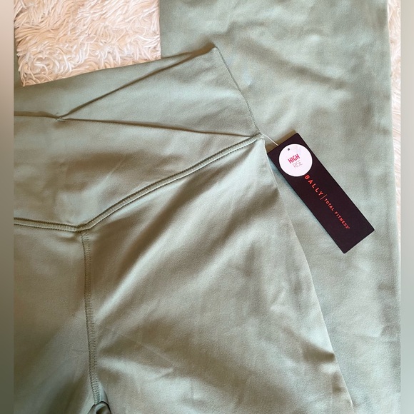Bally Total Fitness Women’s High Rise Bootcut Leggings XL - Picture 9 of 10